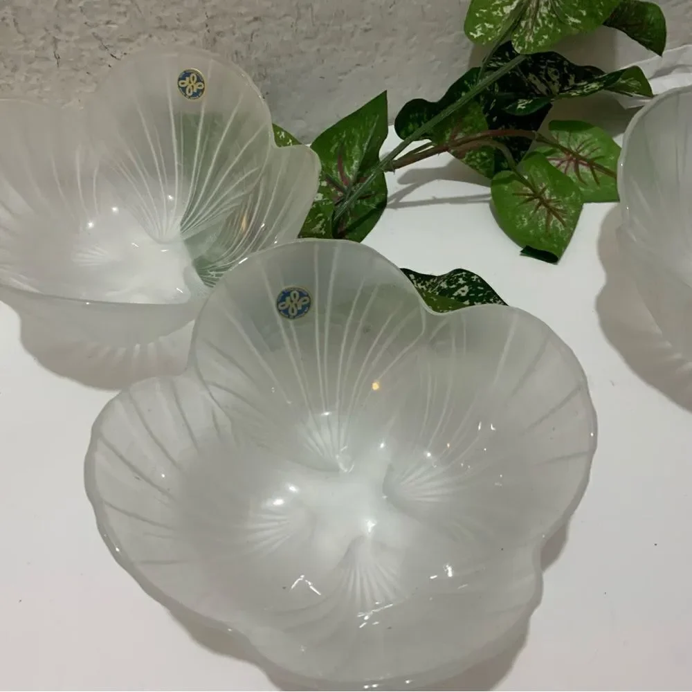 New Vintage 1980s Mikasa Frosted Scallop Shell 6